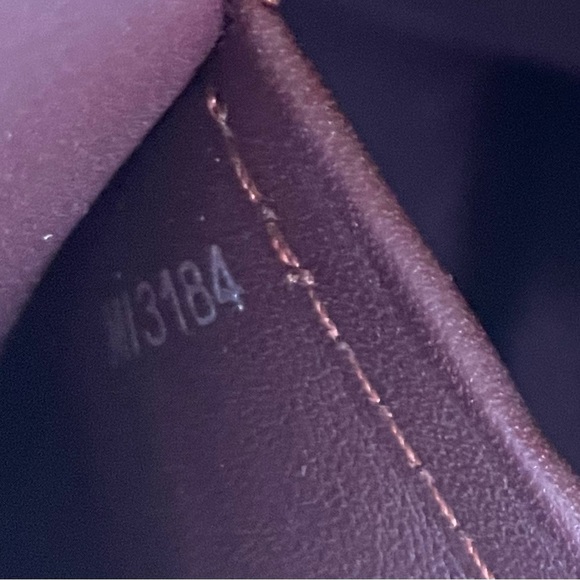 🔥SOLD 🔥 LV Capucine pebbled leather hand bag - Picture 7 of 16